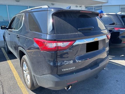 Used 2020 Chevrolet Traverse LT image 3