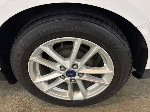 Used 2015 Ford Focus SE w/ Interior Protection Package FWD image 9