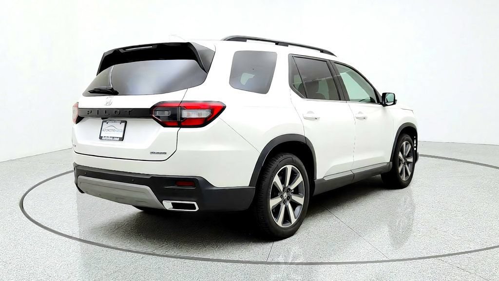 Used 2024 Honda Pilot Touring image 5