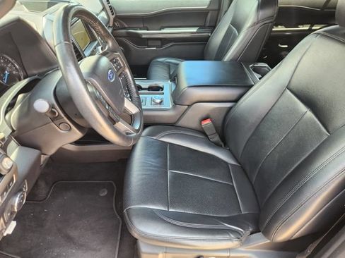 Used 2019 Ford Expedition XLT w/ Equipment Group 202A AWD/4WD image 13