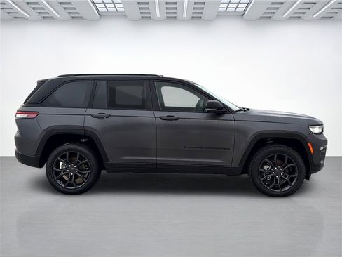 New 2025 Jeep Grand Cherokee Limited image 2