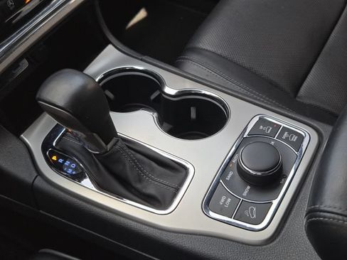 Used 2019 Jeep Grand Cherokee Overland AWD/4WD image 21