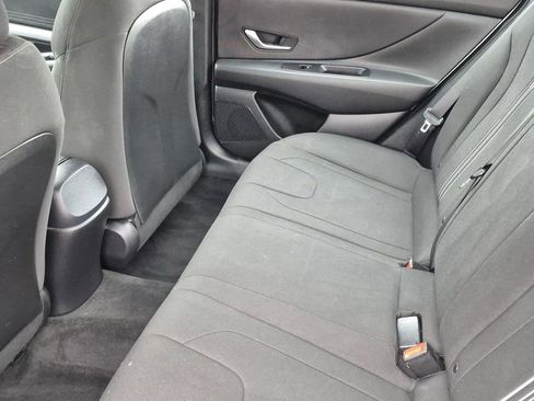 Used 2022 Hyundai Elantra SEL image 13