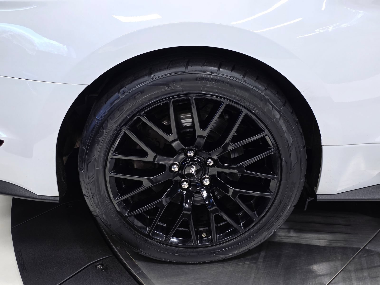 Used 2018 Ford Mustang GT Premium w/ GT Performance Package RWD image 34