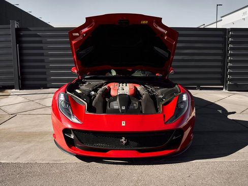 Used 2018 Ferrari 812 Superfast image 17