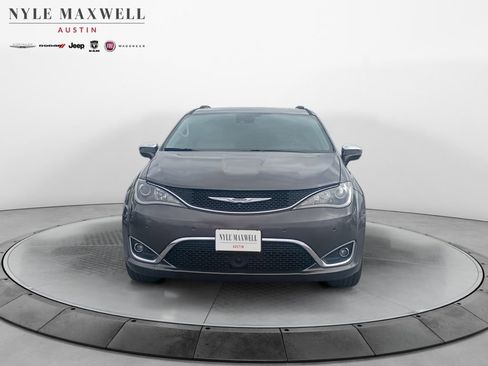 Used 2017 Chrysler Pacifica Limited image 18