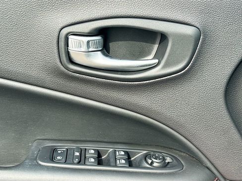 Used 2018 Jeep Compass Trailhawk w/ Safe & Security Group image 19