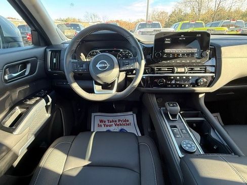 New 2025 Nissan Pathfinder SL w/ SL Premium Package image 23