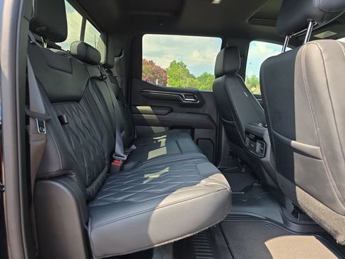 Used 2024 GMC Sierra 1500 AT4 w/ Technology Package AWD/4WD image 15