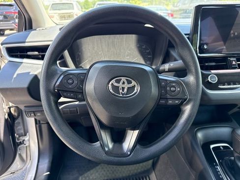 Used 2025 Toyota Corolla LE FWD image 17
