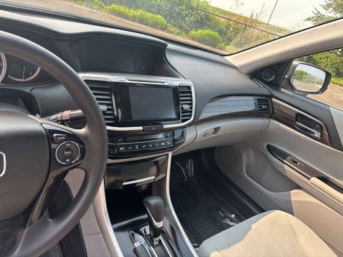 Used 2016 Honda Accord EX image 10