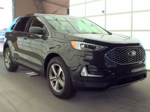 Used 2024 Ford Edge SEL w/ Convenience Package AWD/4WD image 3