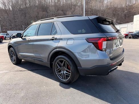 Used 2025 Ford Explorer ST-Line w/ ST-Line Street Pack image 6