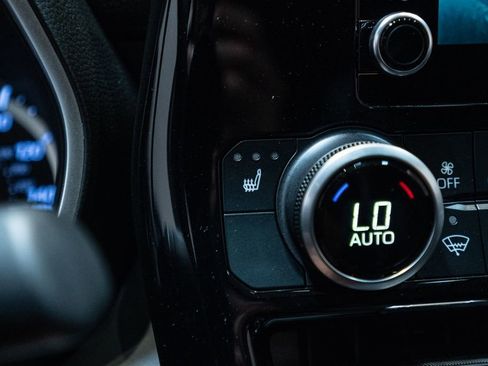 Used 2023 Toyota Highlander XLE AWD/4WD image 27