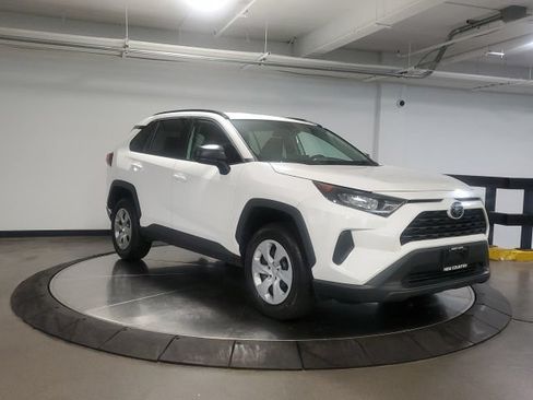 Used 2021 Toyota RAV4 LE FWD image 1