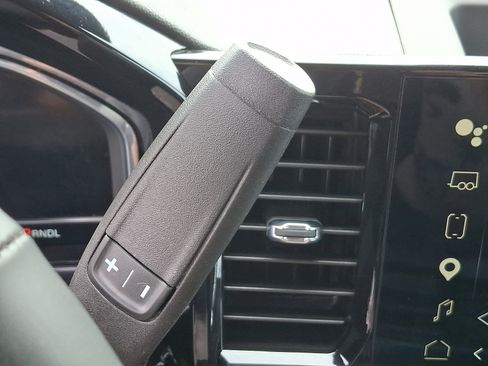 Used 2025 GMC Sierra 1500 SLT AWD/4WD image 18