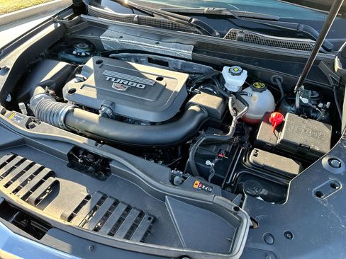 Used 2024 Cadillac XT4 Premium Luxury image 25