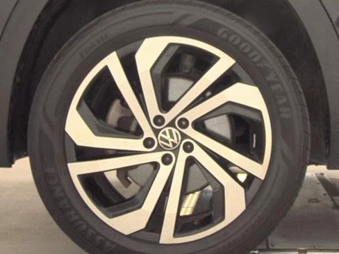 Used 2023 Volkswagen Atlas Cross Sport SEL AWD/4WD image 7