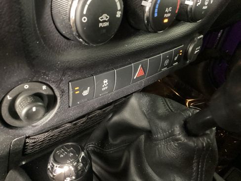 Used 2016 Jeep Wrangler Sahara AWD/4WD image 21