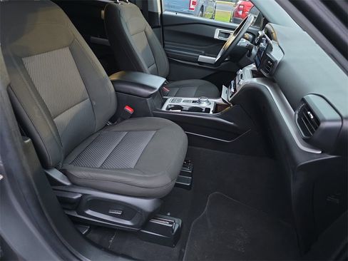 Used 2024 Ford Explorer XLT image 36