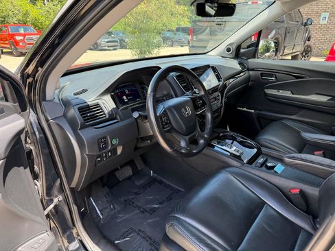 Used 2019 Honda Pilot Touring image 9