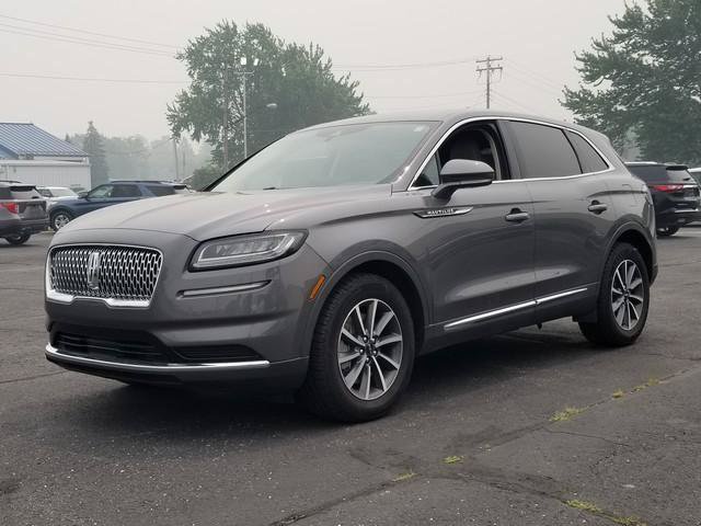 Used 2022 Lincoln Nautilus AWD image 3
