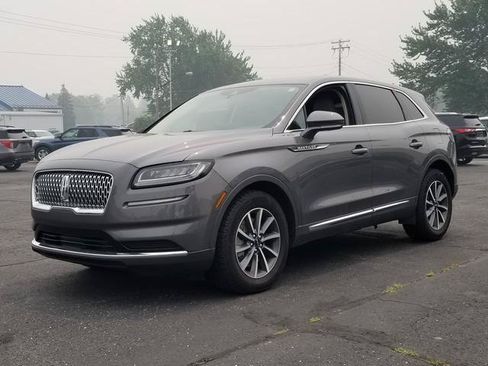 Used 2022 Lincoln Nautilus AWD image 3