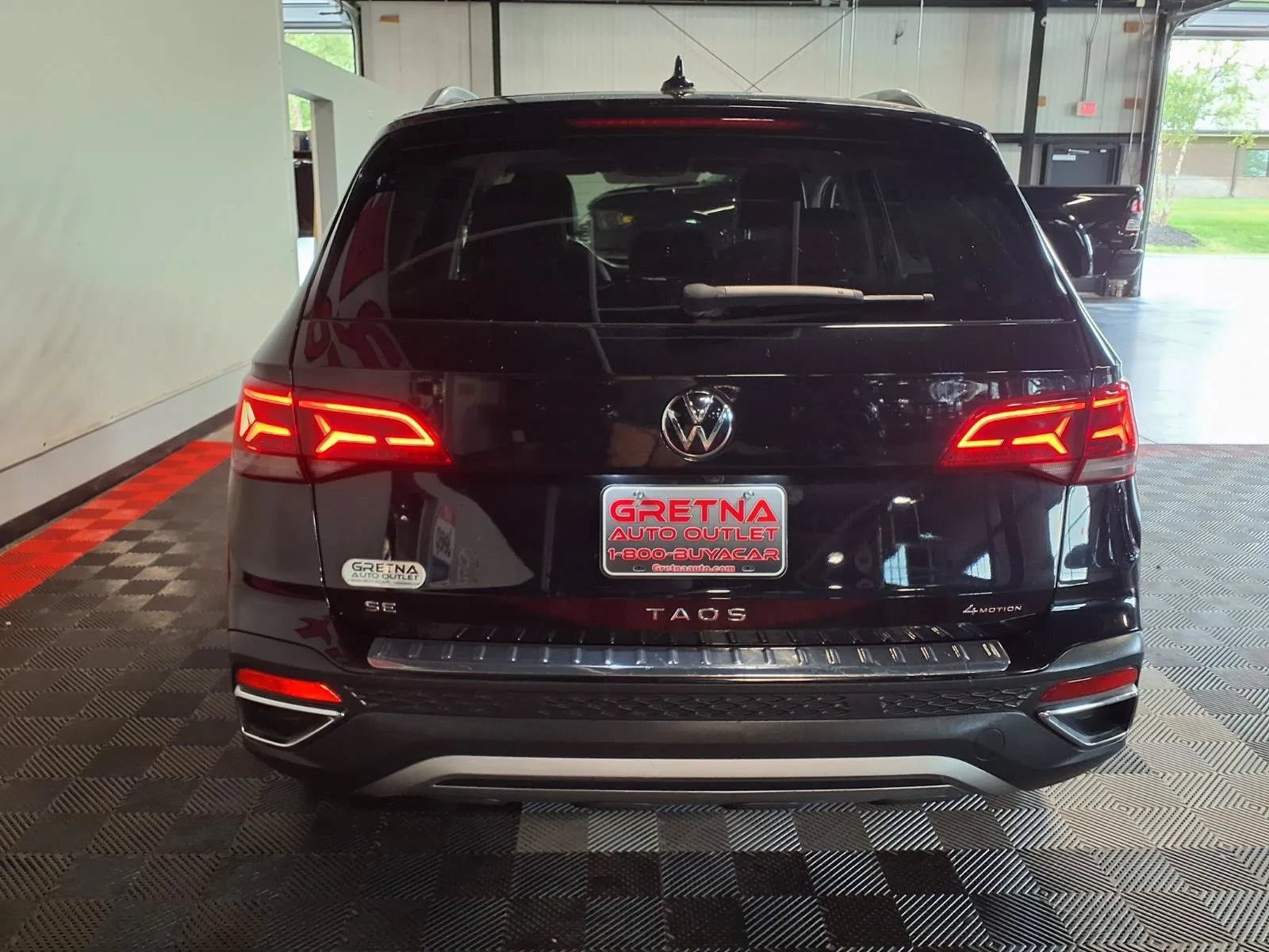 Used 2022 Volkswagen Taos SE FWD image 6