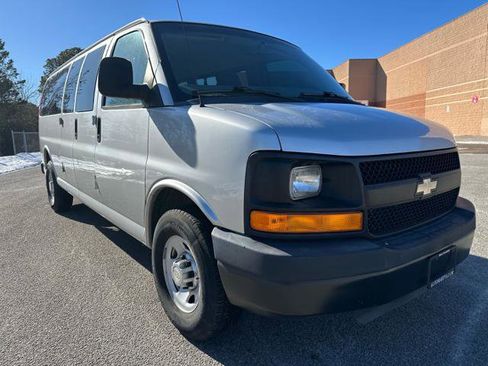 Used 2011 Chevrolet Express 3500 LS image 3