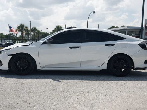 Used 2016 Honda Civic Touring image 3
