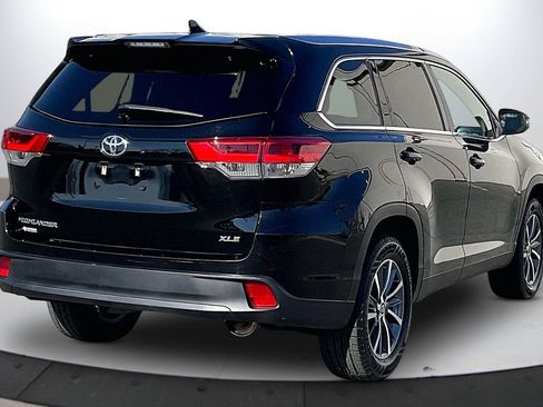 Used 2019 Toyota Highlander XLE image 9