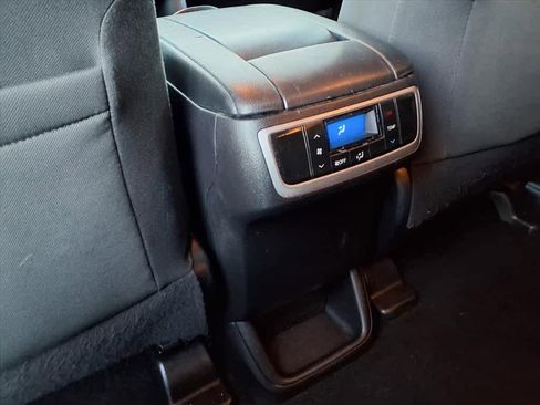 Used 2019 Toyota Highlander LE image 11