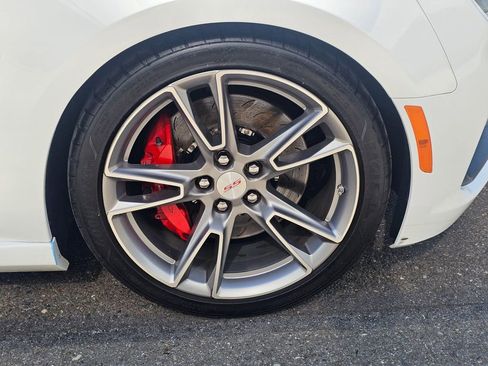 Used 2020 Chevrolet Camaro SS w/ LPO, Ground Effects Package RWD image 9