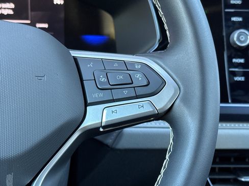 Used 2024 Volkswagen Taos SE image 28