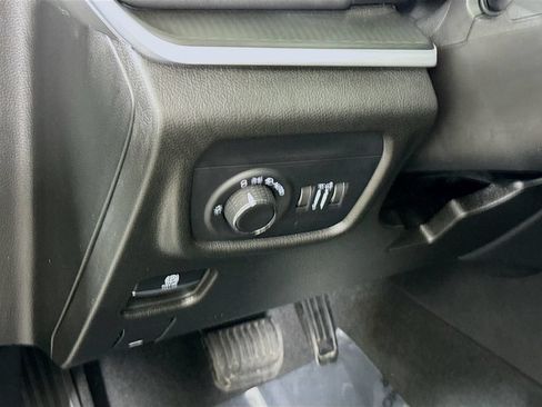 Used 2025 Jeep Grand Cherokee Laredo w/ MOPAR Finishing Package AWD/4WD image 18