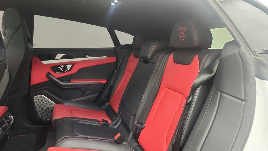 Used 2020 Lamborghini Urus AWD/4WD image 42