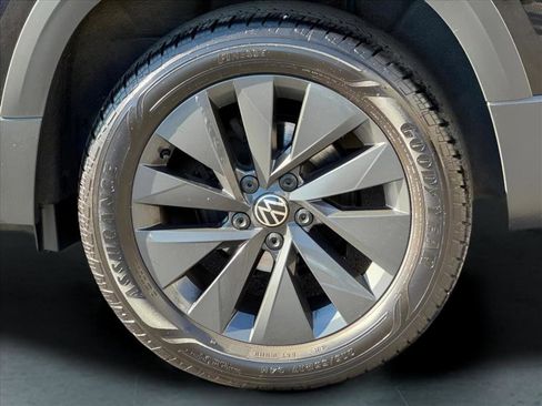 Used 2024 Volkswagen Taos S image 10