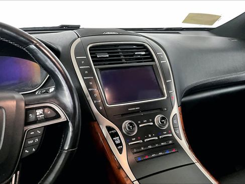 Used 2019 Lincoln Nautilus Reserve image 7