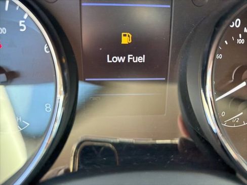 Used 2018 Nissan Rogue SV w/ Sun & Sound Touring Package image 19