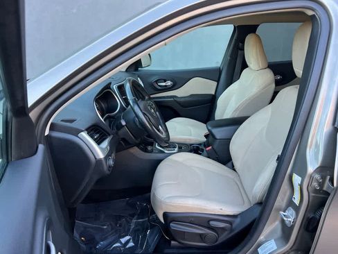 Used 2016 Jeep Cherokee Latitude w/ Cold Weather Group image 12