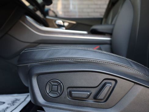Used 2019 Audi Q8 Premium Plus w/ Premium Plus AWD/4WD image 16