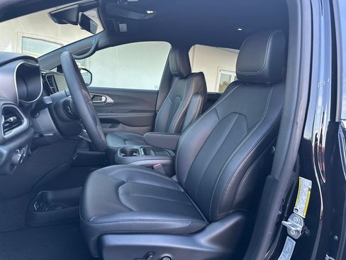 New 2027 Chrysler Pacifica LX FWD image 12