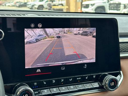 Certified 2023 GMC Canyon AT4 w/ AT4 Premium Package AWD/4WD image 19
