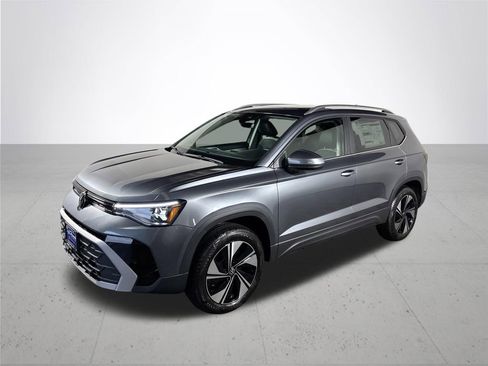 New 2026 Volkswagen Taos SE image 2