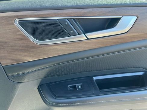 Used 2024 Volkswagen Atlas SE image 34