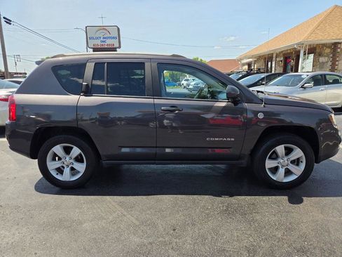 Used 2017 Jeep Compass Latitude AWD/4WD image 6