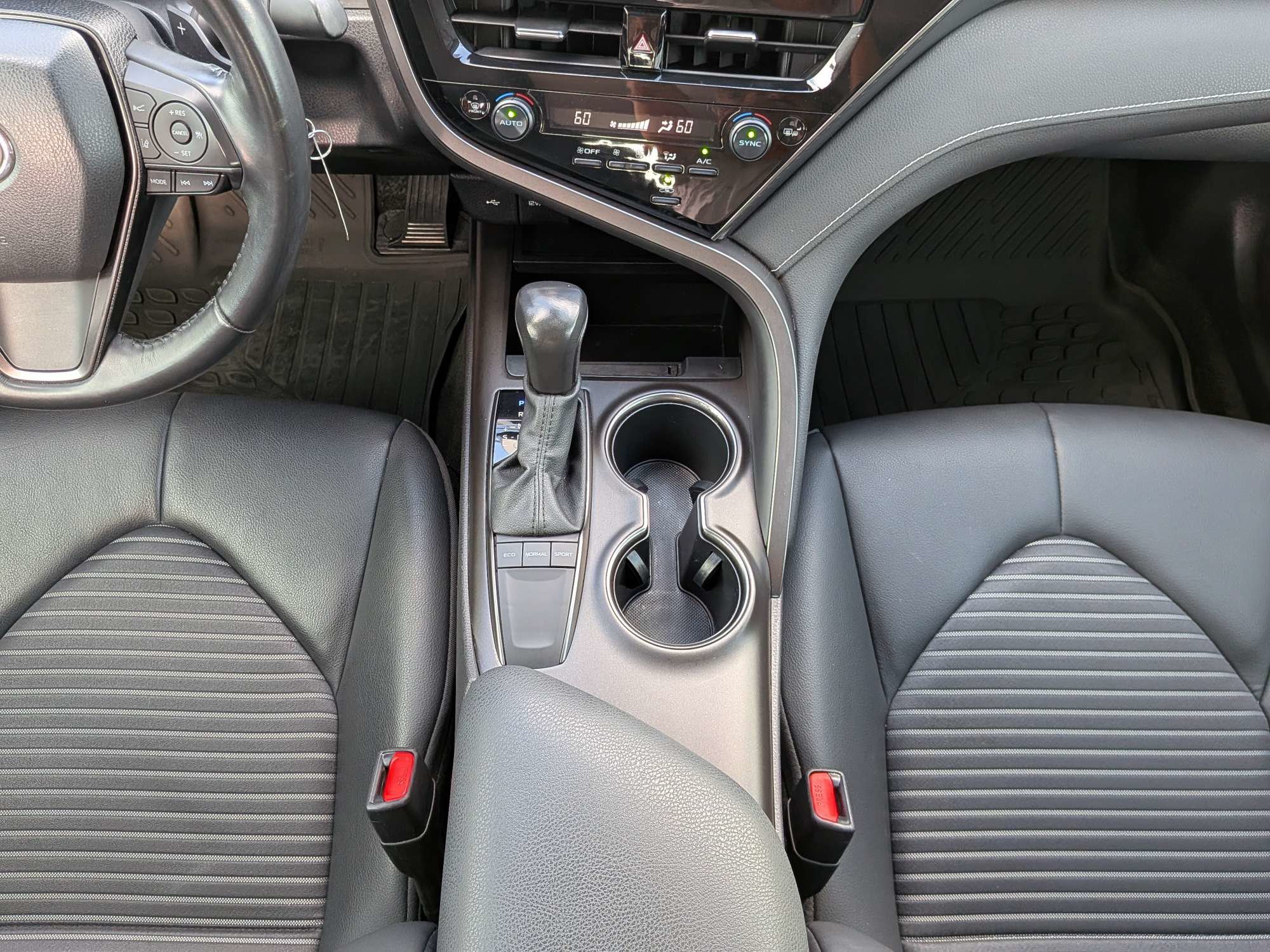 Used 2022 Toyota Camry SE FWD image 17