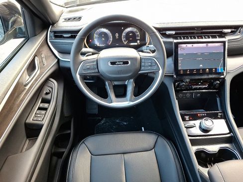 New 2025 Jeep Grand Cherokee L Limited image 8