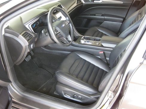 Used 2019 Ford Fusion SEL FWD image 12