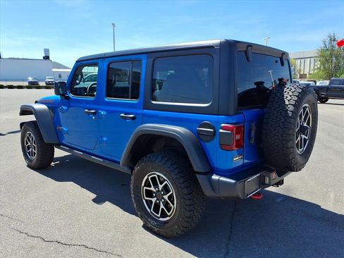 Used 2025 Jeep Wrangler Unlimited Rubicon AWD/4WD image 3
